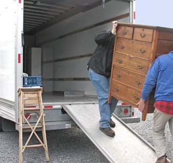 What Should You Check Before Choosing Local Movers?